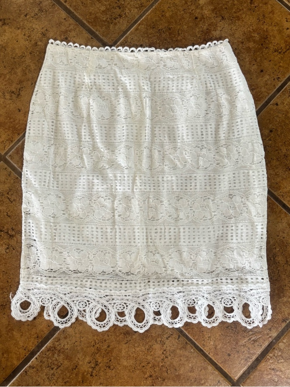 White Lace Pencil Skirt with Crochet Hem Size Medium.
